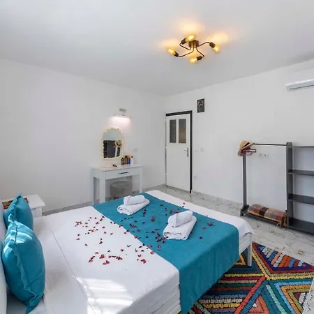 Villa Very Cute Detached In Uezuemlue Village Of Kas *