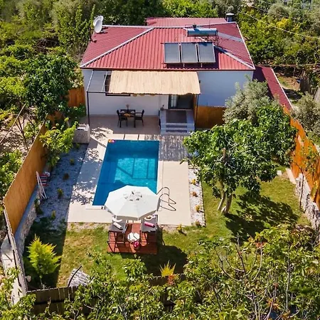 Villa Very Cute Detached In Uezuemlue Village Of Kas *